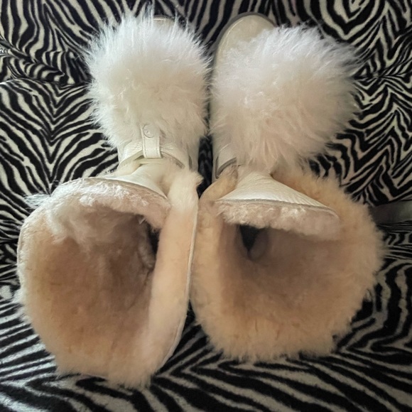 NWTinB UGG ISLEY WATERPROOF BOOTS WHITE SZ 9.5 RARE - Picture 9 of 12